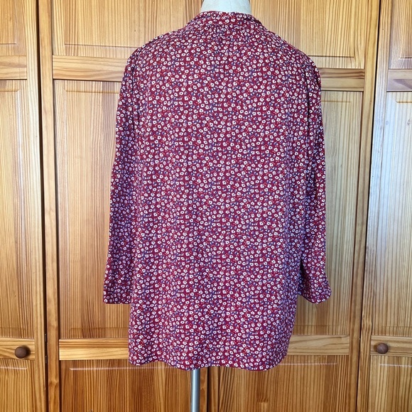 Weekend Susan Betro Large Floral Ditzy Print Bell Sleeve Vneck Shirt Feminine - Picture 9 of 11